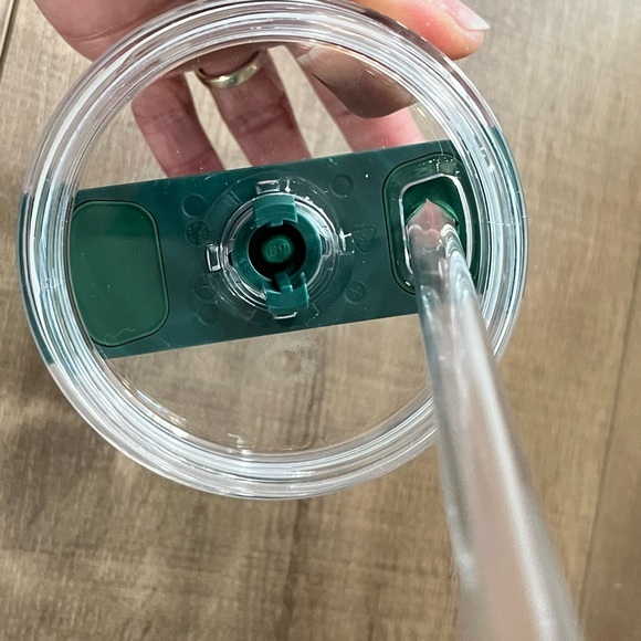 Stanley Quencher 2.0 40oz Flowstate Green Pine Tumbler Straw 11 Hour Cold Hot‎ - Picture 9 of 16